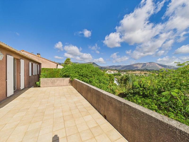 Villa - 98 m² - 5 pièces