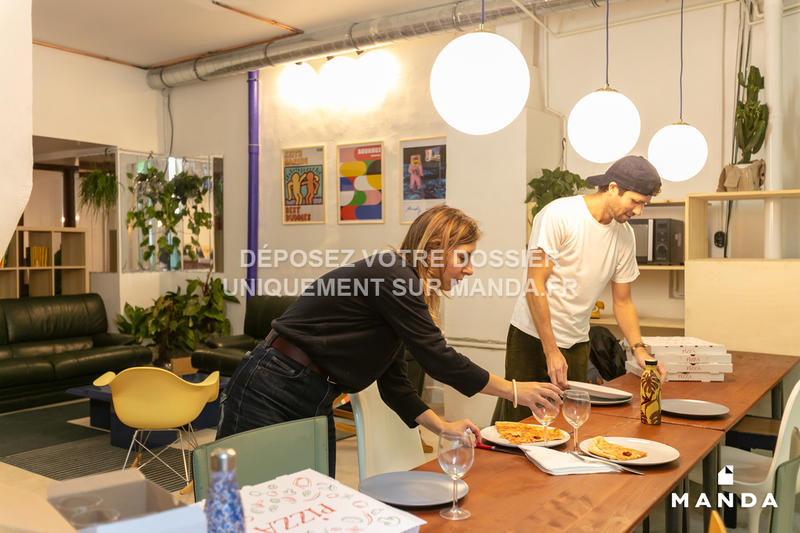 Chambre - 10 m² - 12 pièces