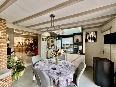 Maison - 227 m² - 8 pièces