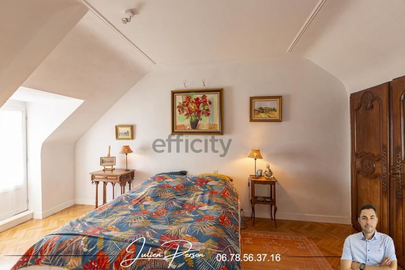 Maison - 249 m² - 11 pièces