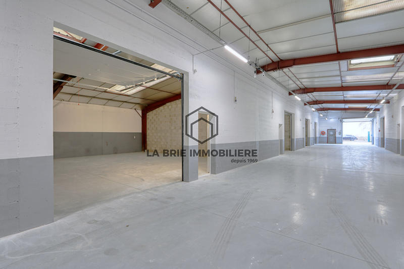 Local d'activité / Entrepôt - 73 m² - 1 pièce