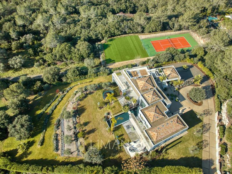 Villa - 650 m² - 17 pièces