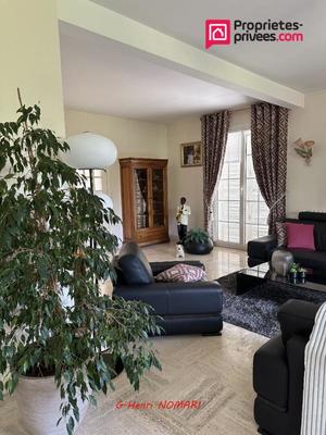 Maison - 280 m² - 10 pièces