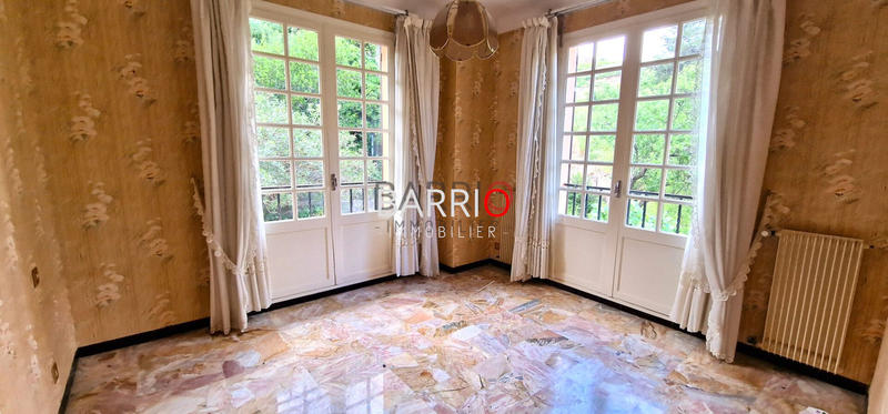 Maison - 230 m² - 10 pièces