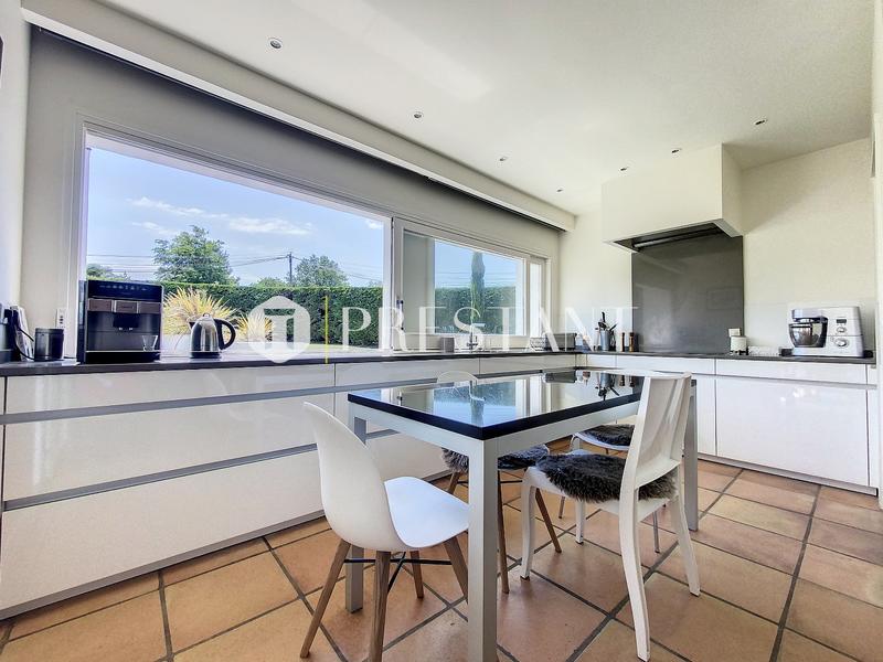 Maison - 301 m² - 11 pièces