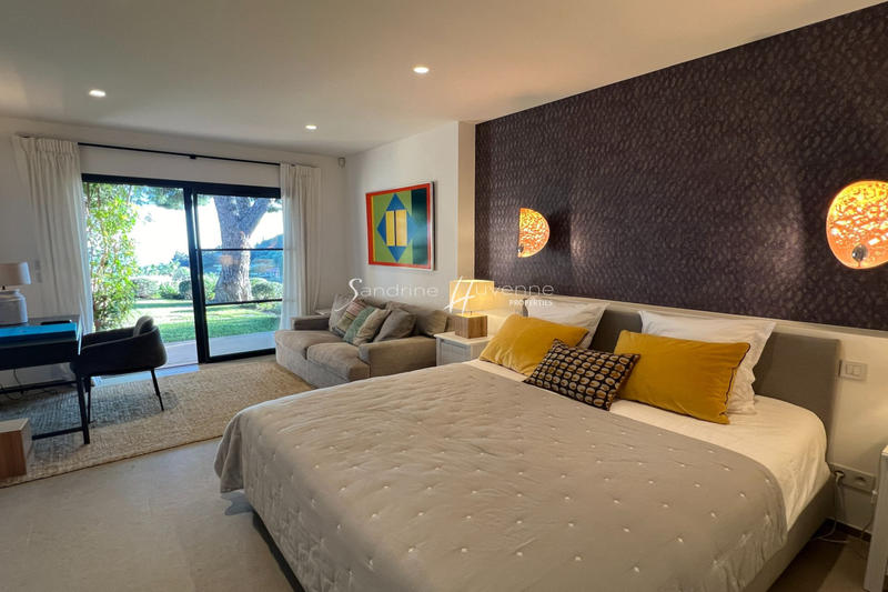 Propriété - 470 m² - 9 pièces