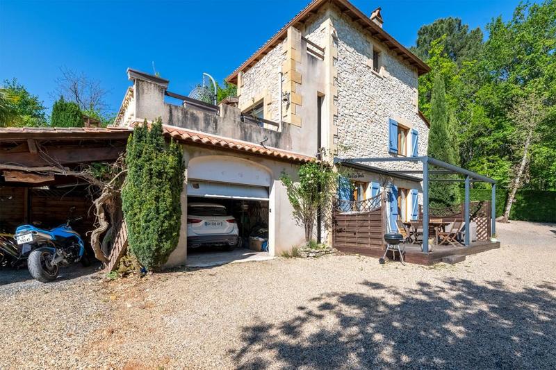 Maison - 340 m² - 11 pièces