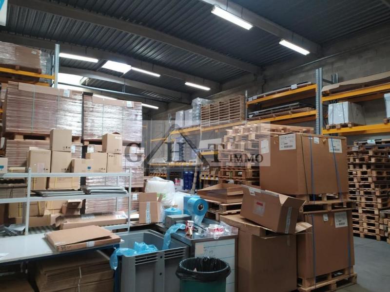 Entrepôt - 705 m²