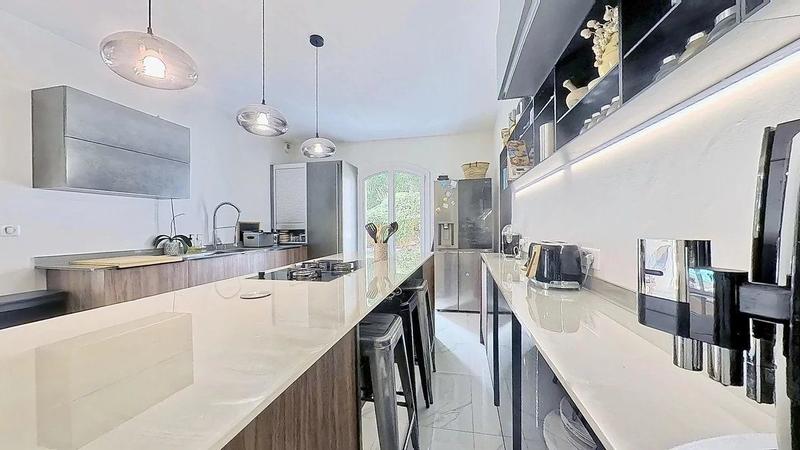 Villa - 223 m² - 6 pièces