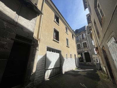 Maison - 93 m² - 5 pièces