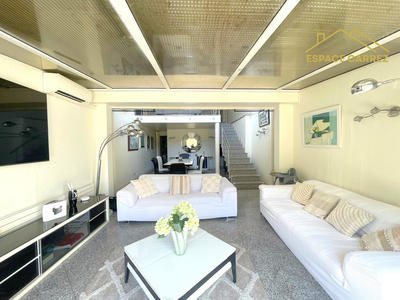 Maison - 200 m² - 5 pièces