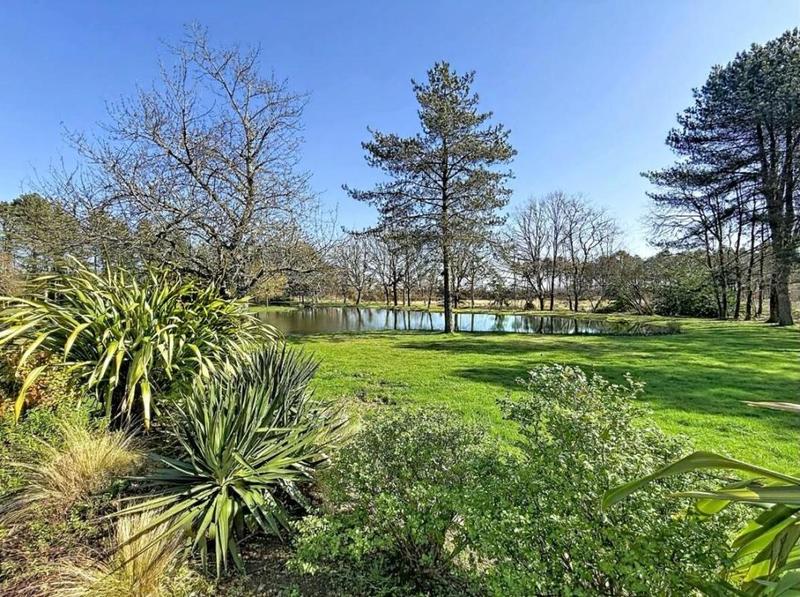 Maison - 235 m² - 7 pièces