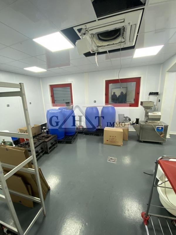 Entrepôt - 1 100 m²