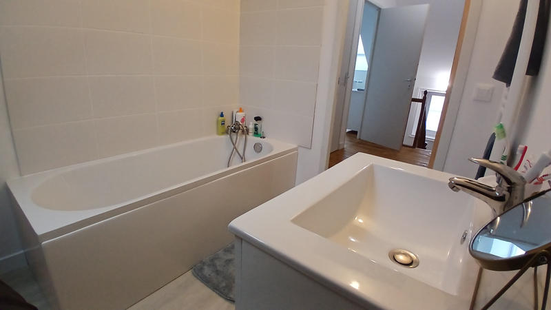 Maison - 93 m² - 7 pièces