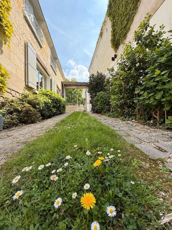 Maison - 310 m² - 12 pièces