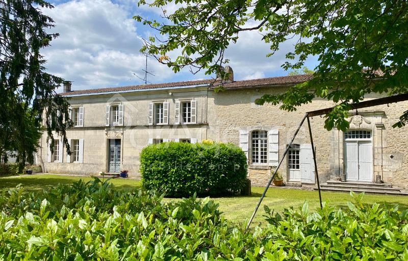 Propriété - 654 m² - 14 pièces