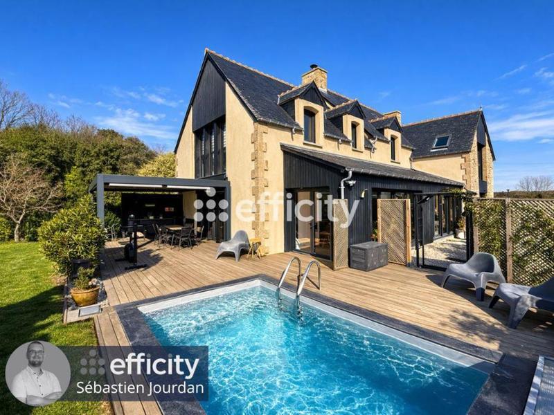 Pavillon - 243 m² - 7 pièces