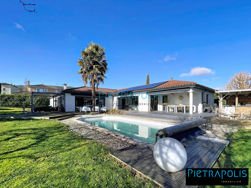 Villa - 222 m² - 6 pièces