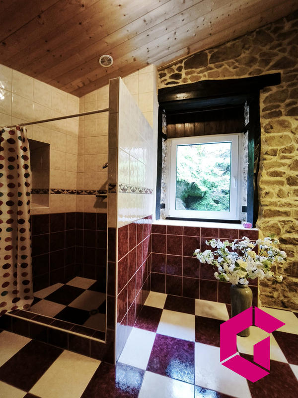 Maison - 283 m² - 15 pièces