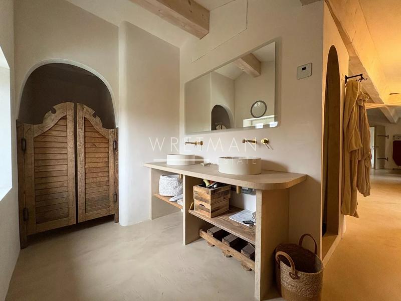 Maison - 240 m² - 8 pièces