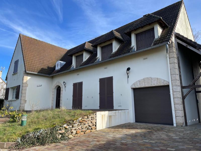 Maison - 220 m² - 8 pièces