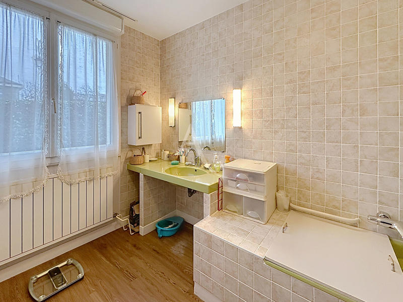 Maison - 179 m² - 8 pièces