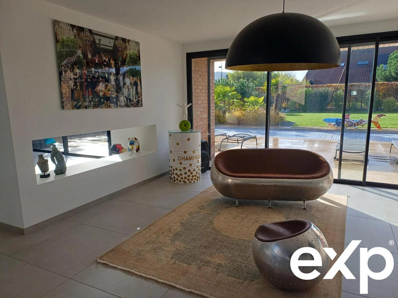 Maison - 250 m² - 6 pièces