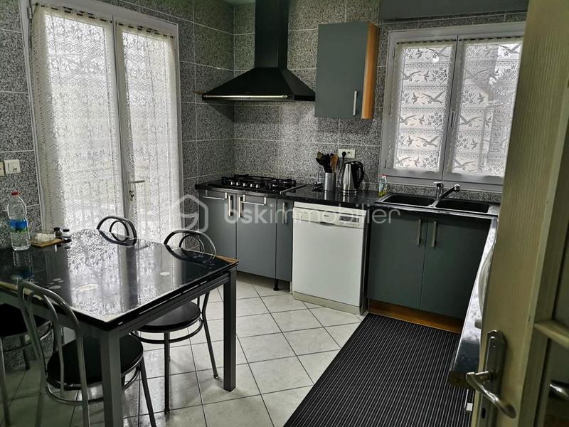 Maison - 183 m² - 8 pièces