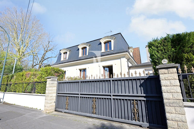 Maison - 137 m² - 5 pièces