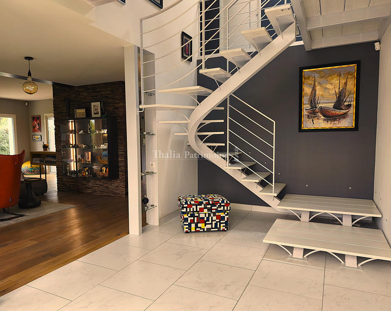 Villa - 391 m² - 8 pièces