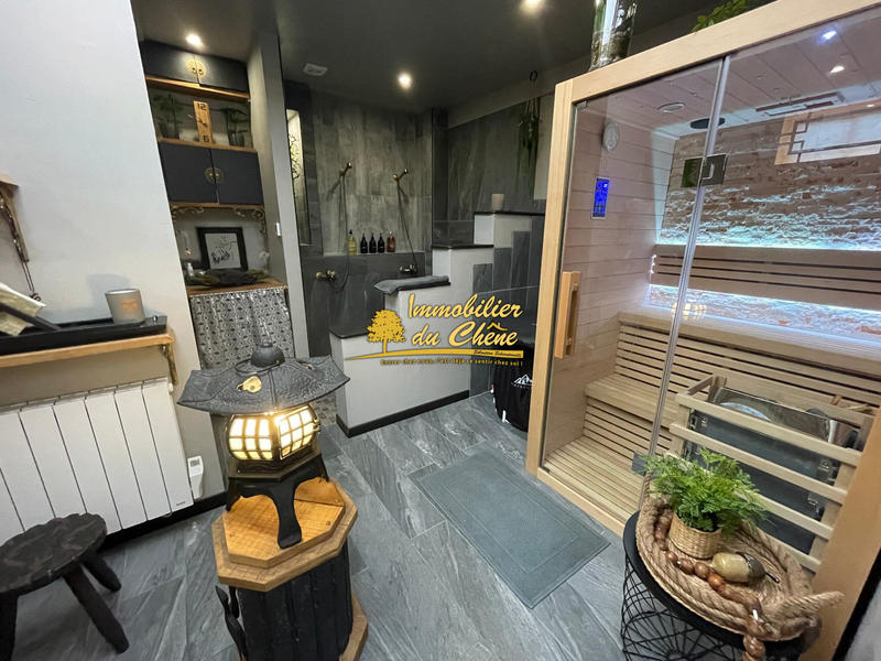 Maison - 200 m² - 9 pièces