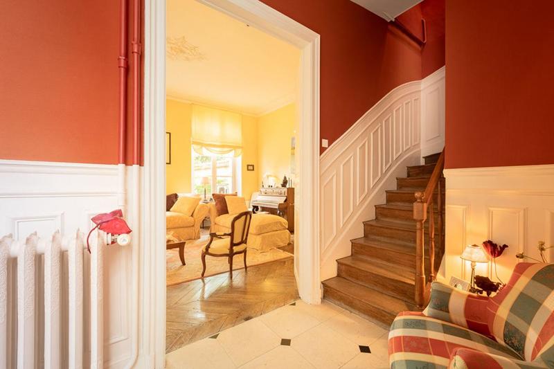 Maison - 334 m² - 14 pièces