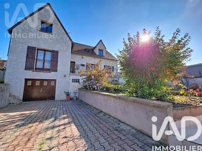 Maison - 189 m² - 9 pièces