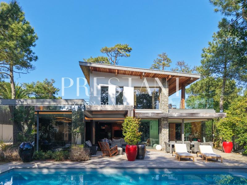 Maison - 265 m² - 9 pièces