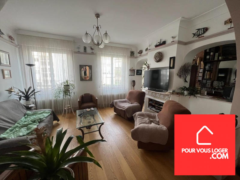 Maison - 200 m² - 7 pièces