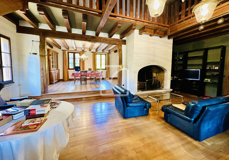 Maison - 250 m² - 11 pièces