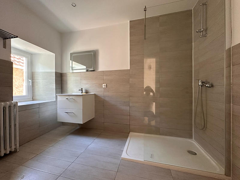 Immeuble - 214 m² - 9 pièces