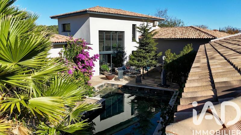 Maison - 411 m² - 5 pièces