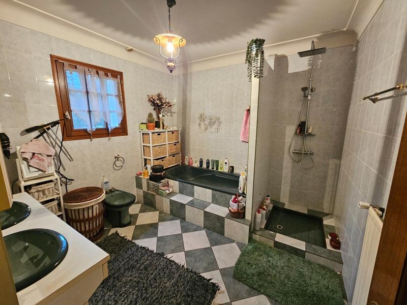 Maison - 287 m² - 10 pièces