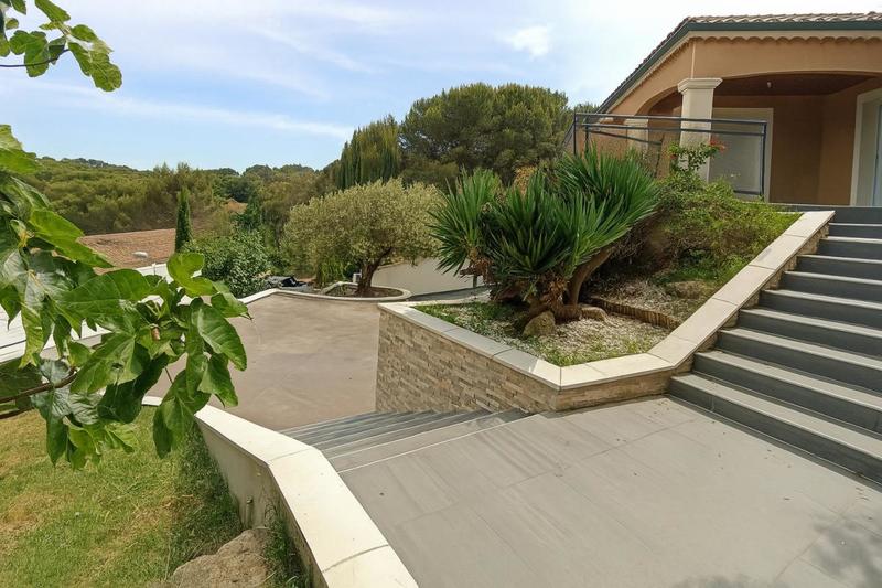 Maison - 225 m² - 9 pièces