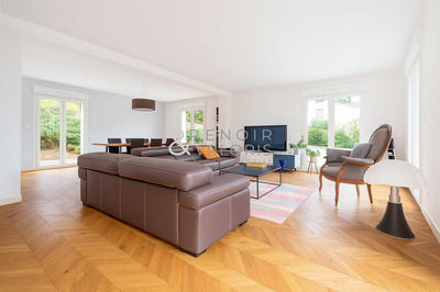 Maison - 269 m² - 7 pièces