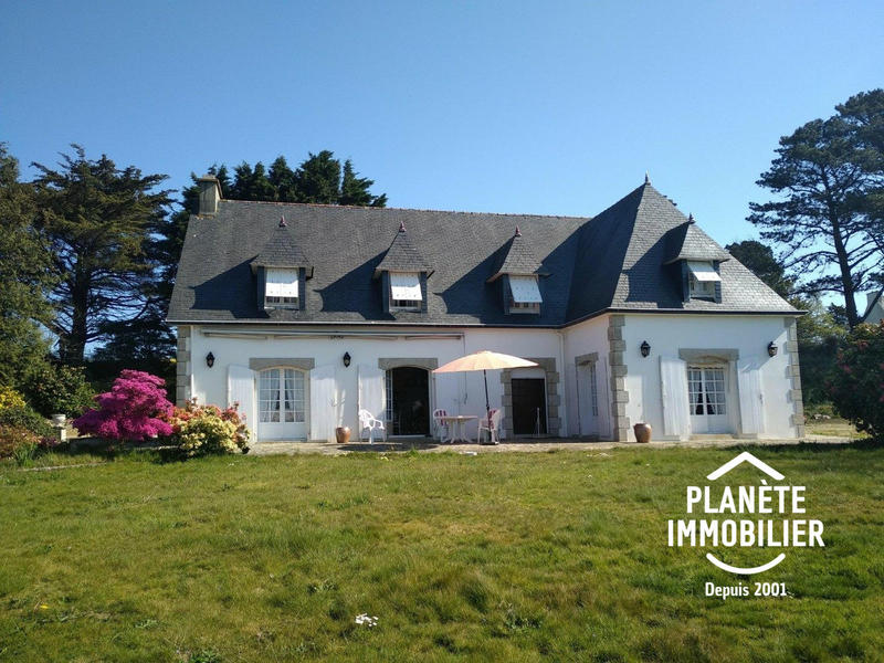 Maison traditionnelle - 250 m² - 13 pièces