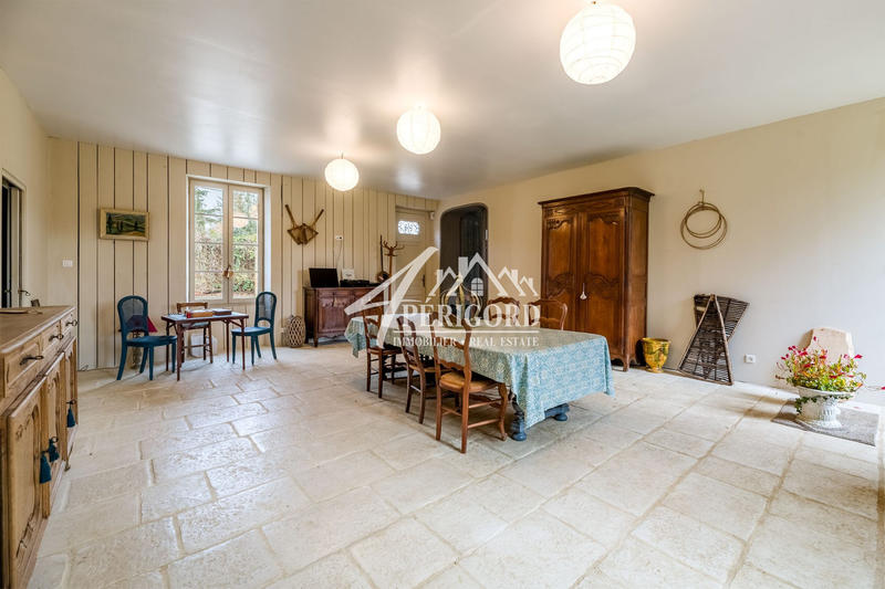 Maison - 435 m² - 11 pièces