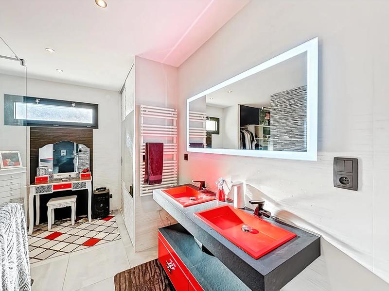 Maison - 260 m² - 10 pièces