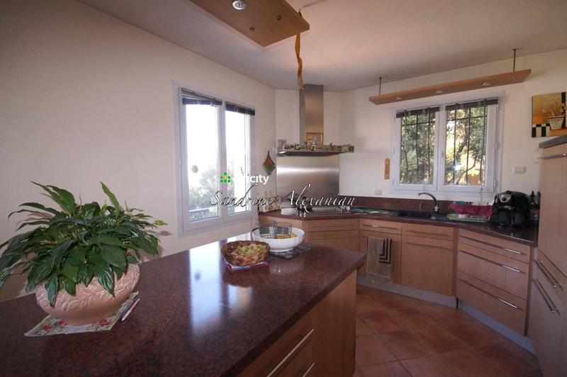 Maison - 104 m² - 5 pièces