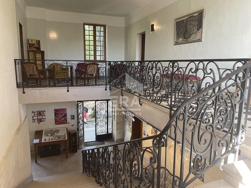 Demeure - 900 m² - 14 pièces