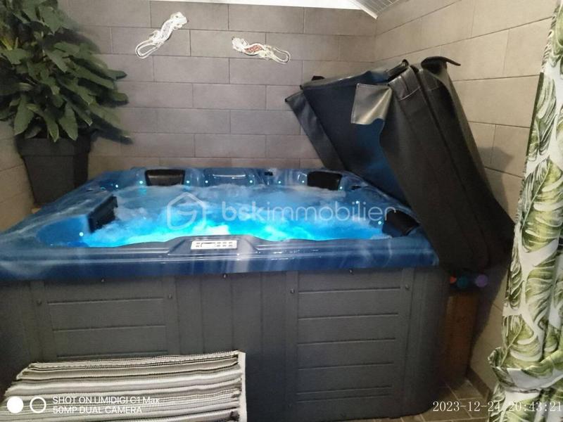 Villa - 246 m² - 9 pièces