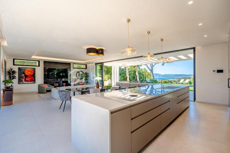 Villa - 395 m² - 9 pièces