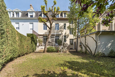 Maison - 257 m² - 10 pièces