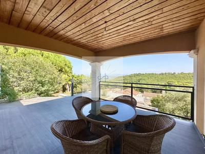 Maison - 228 m² - 9 pièces